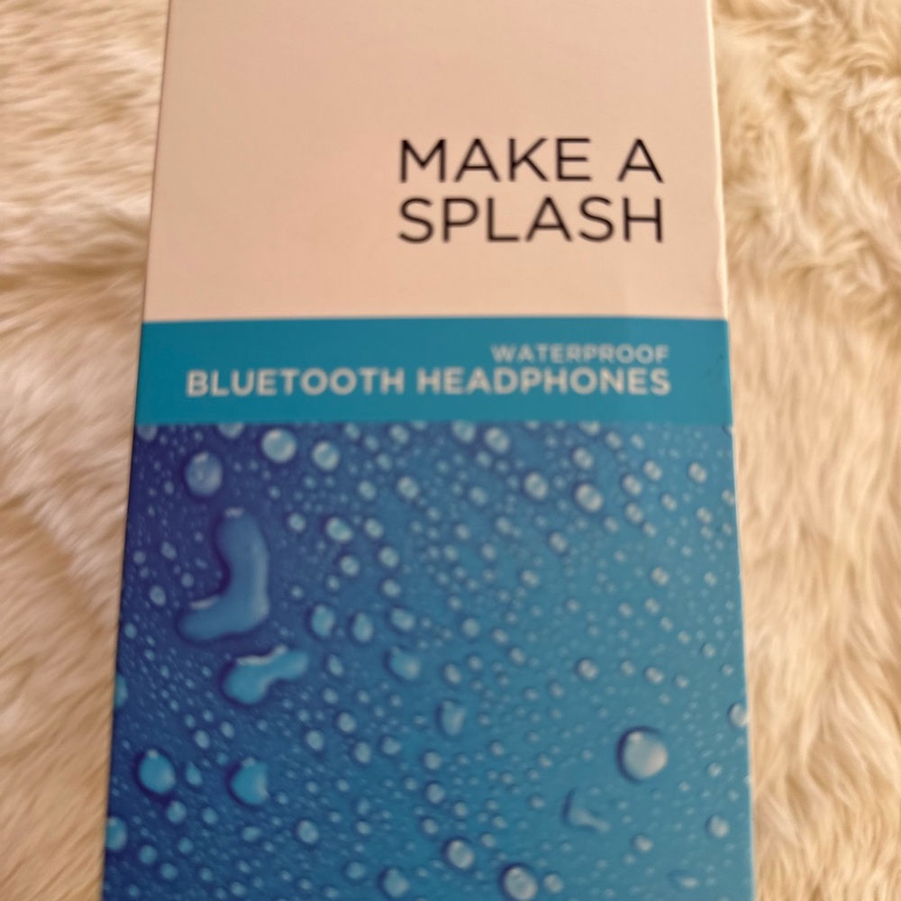 Vivitar Bluetooth waterproof headphones